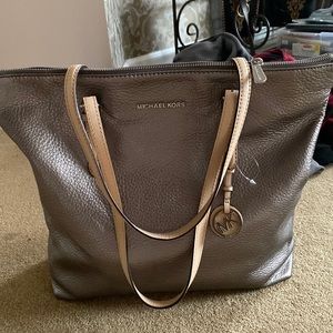 Michael Kors Jet Set tote in gunmetal